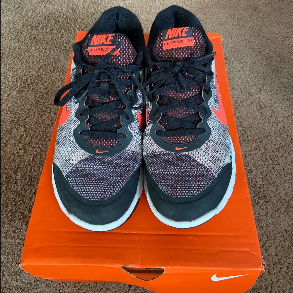 NIKE Sneakers